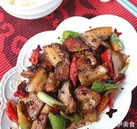 翻炒|回锅肉的家常做法 香而不腻 真是下饭