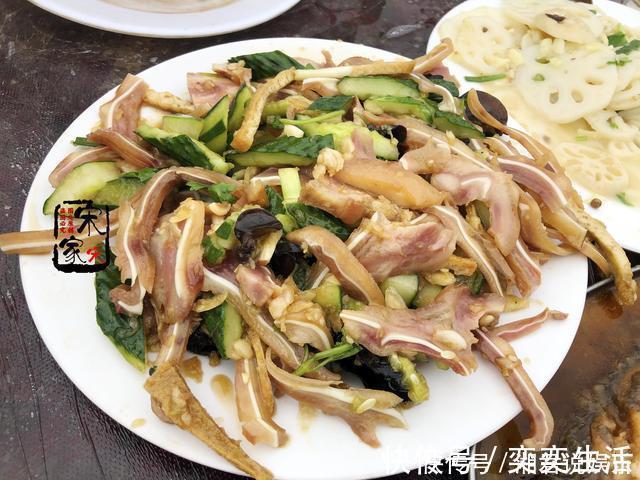 烧鸡|农村330元一桌的宴席，鸡鸭鱼肉都有，利润在哪