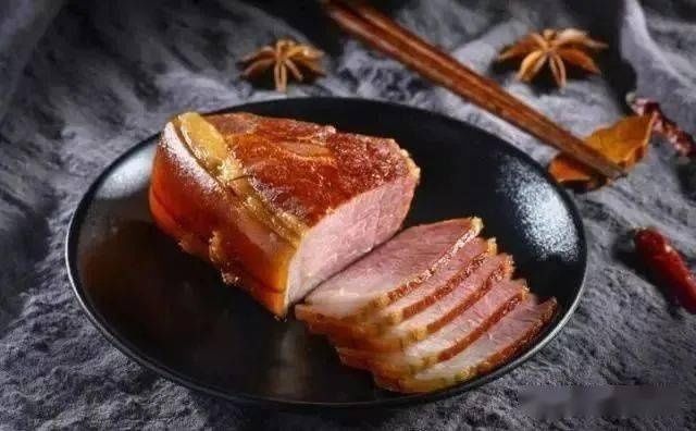 猪肉|农村大妈用40年的土方法腌腊肉,不晒不熏,腊肉鲜美紧实又入味