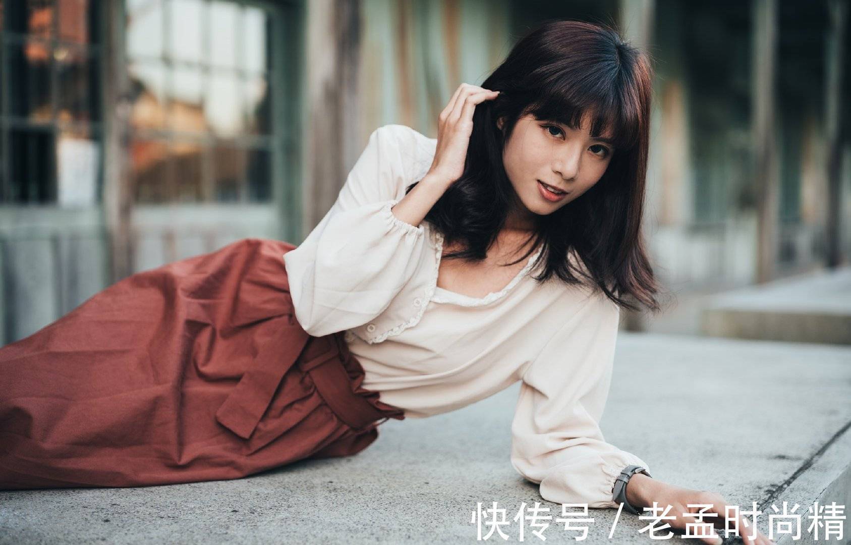 半身裙 雪纺衫设计更加优雅,下搭半身裙,展现出女性优雅文艺的气息