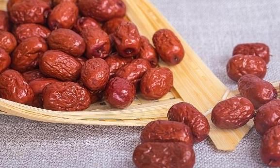 气血不足的女性，常喝2红、多吃1黄，助你补足气血，养颜嫩肤！