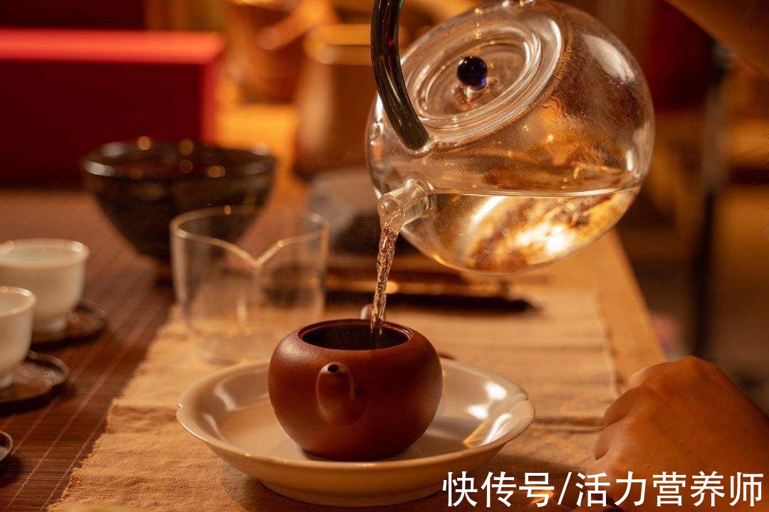 睡眠质量|长期喝茶的人致癌风险高？世卫组织提醒：喝这几种茶危险大