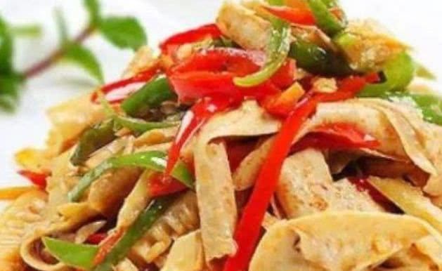 炒青椒加一寶，女性常吃，祛濕排毒，小肚子平了，皮膚也細膩！