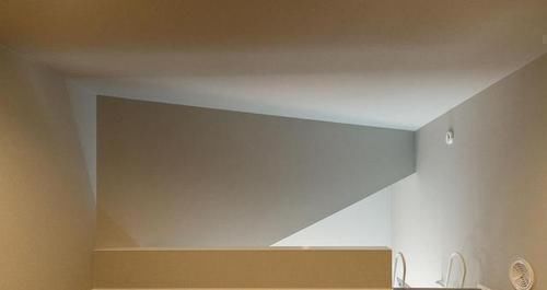 大格局|客厅墙上掏个洞把床装进去,卫生间能供3人同时用,小户型大格局