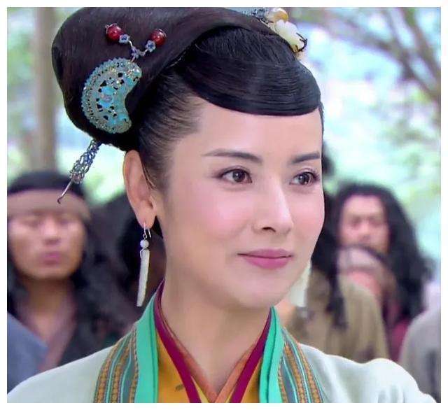 郭芙!神雕后传:郭靖被三大高手围攻致死,郭芙嫁给杨过为郭家保留血脉