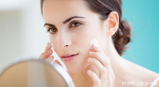 为什么要先涂乳液，再擦爽肤水美容师说出实情，还好我没跟风！