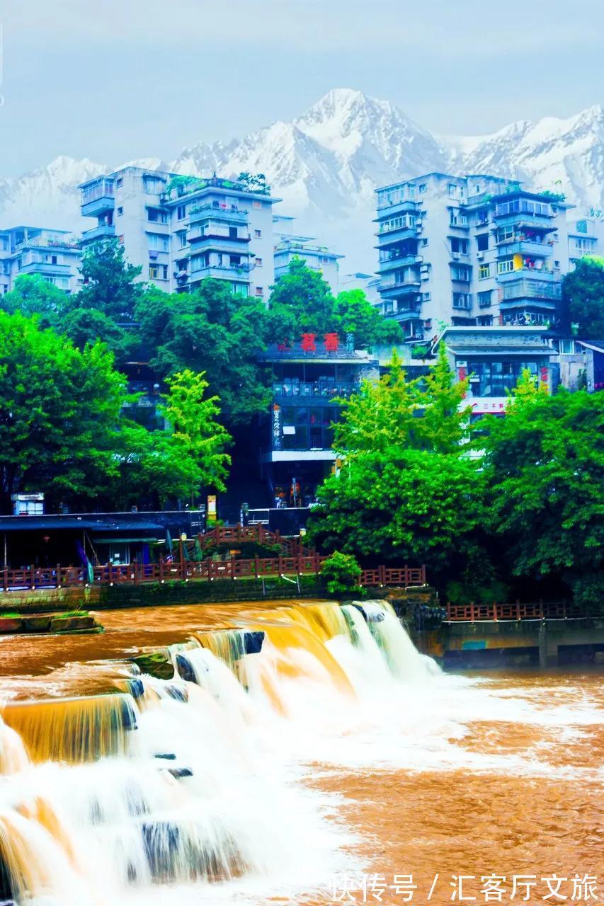 井盐|去年才通高铁，这座“十八线”国内小城，凭什么就火到了国外？