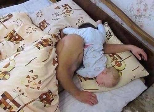 睡姿|不掀开被子,永远不知道宝宝的睡姿有多“销魂”,宝妈们笑翻了