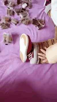 |搞笑GIF:为了宝宝健康的成长,这也是花费很大