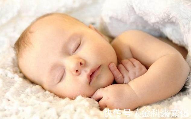 夏天|夏天再热,晚上也别让宝宝这样睡觉,不仅容易生病,还会影响发育