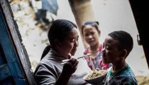 用不了20年,独生家庭和二胎家庭的差距会非常悬殊,真实又戳心