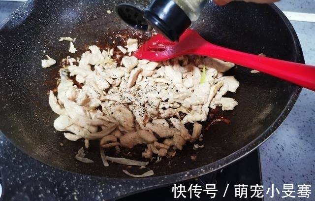 关晓彤晒出减肥食谱，全是妈妈亲自搭配，难怪个高还那么瘦，服气