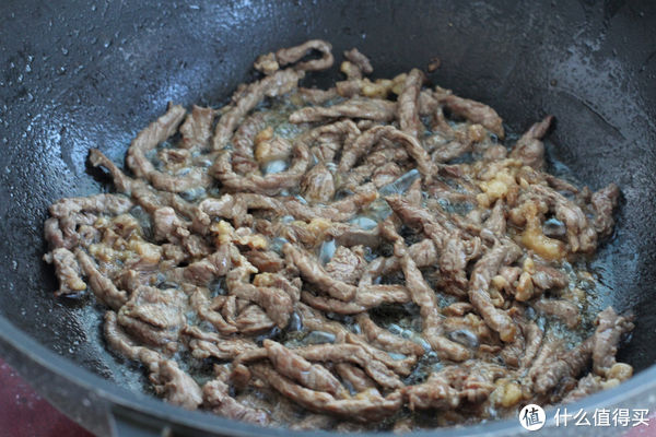 手抓饼又有新吃法，做成香酥美味的牛肉饼，用料十足一个就管饱！