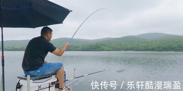 野钓鲫鱼,如何让浮漂出现大顿口学会这几招,让抓口命中率更高