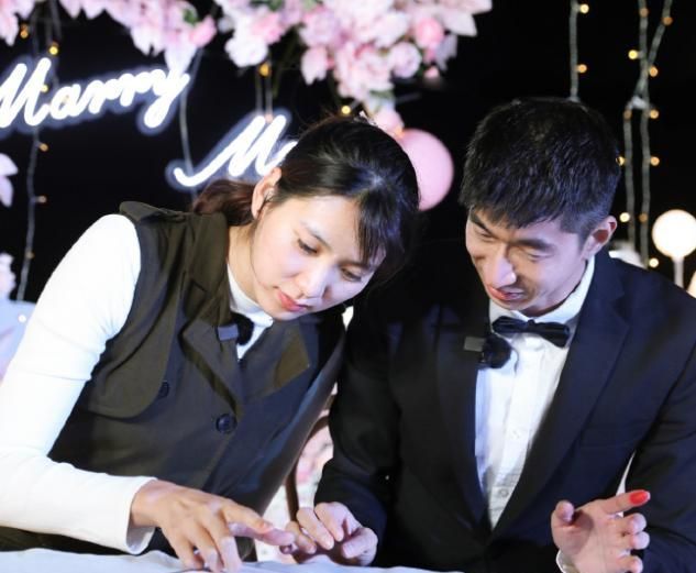 求婚成功|奥运冠军求婚奥运冠军!携手10年一起里约圆梦,甜蜜拥吻相守一生