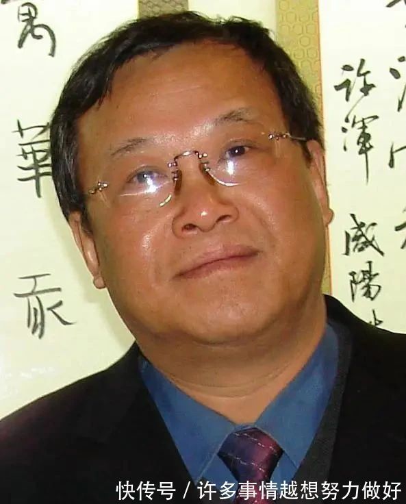 行书#兰亭奖评委曹宝麟的行书不错,有“大王”风范,又有米芾爽朗痛快