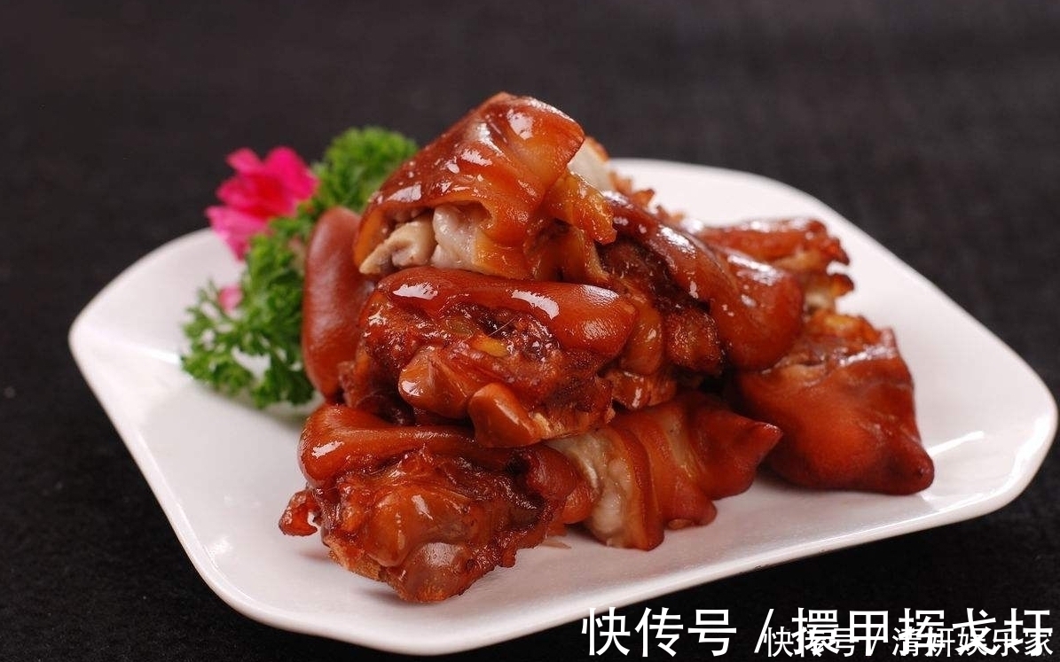 炖猪蹄时,不要直接加水炖,加点它,猪蹄软烂可口,而且更入味