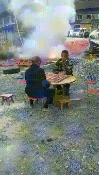 |搞笑GIF动图:老哥你这是叫鱼给钓了吧