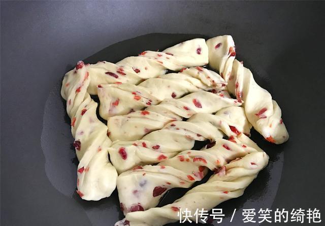 蔓越莓干|花卷新做法,比面包简单,比包子好吃,香甜松软,出锅孩子抢着吃