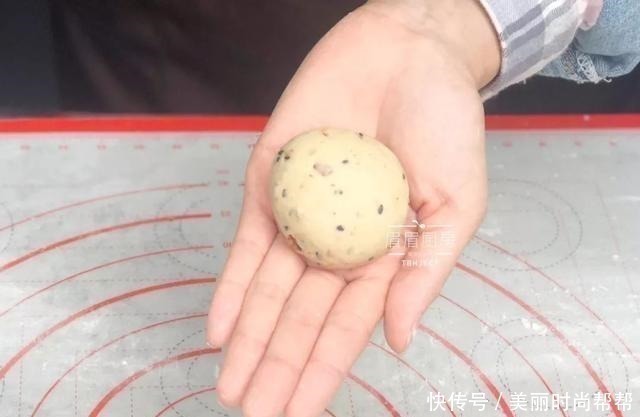 黑芝麻|女人要想皮肤好,光吃红枣可不行,早餐多吃它,美白祛斑又水灵!