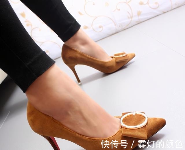 蝴蝶结 高跟鞋虽性感,但今年流行低跟鞋,优雅时尚有气质还不累脚