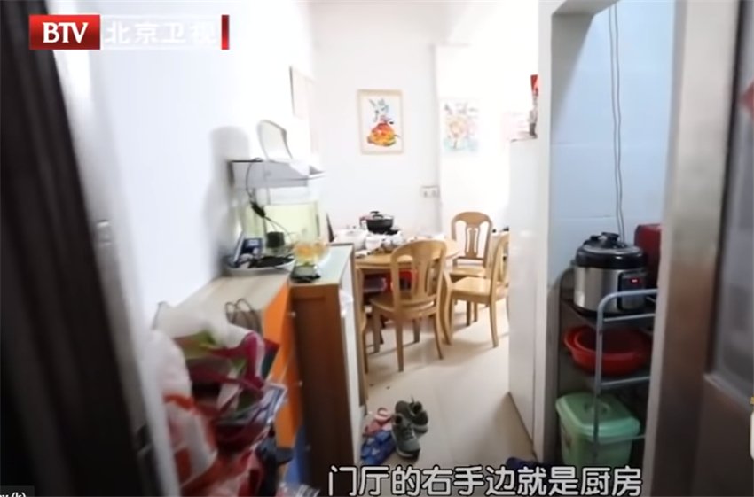 居室|广州一家5口挤51㎡老房,衣柜隔房间爷孙天天睡阳台这能行吗