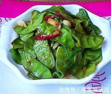 扁豆此做法最正宗，保证你一盘不够吃，色香味俱全，吃一口满嘴香