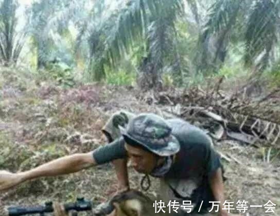 |搞笑段子:广场舞大妈为了不让男生打篮球,用了这招