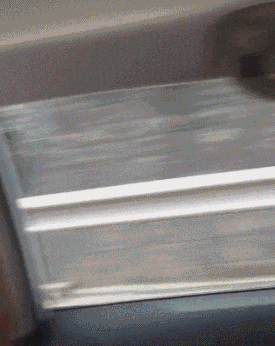 |搞笑GIF趣图:我能咋办,做女朋友的车,这是我唯一能做的