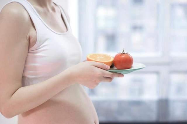 孕期|孕妈吃饭时，胎儿在干嘛呢？看完答案后，网友：太可爱了