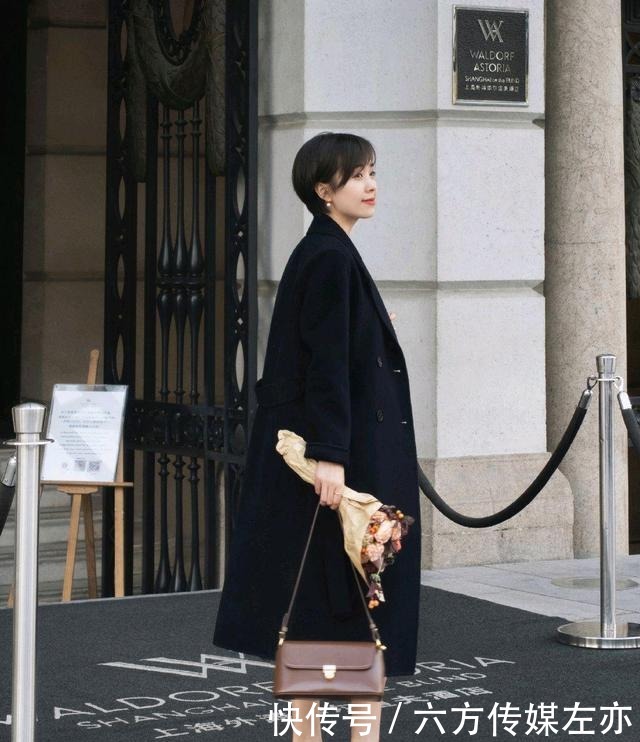 日常穿搭怎么穿才高级？没必要装嫩，简约的针织衫穿搭就很不错