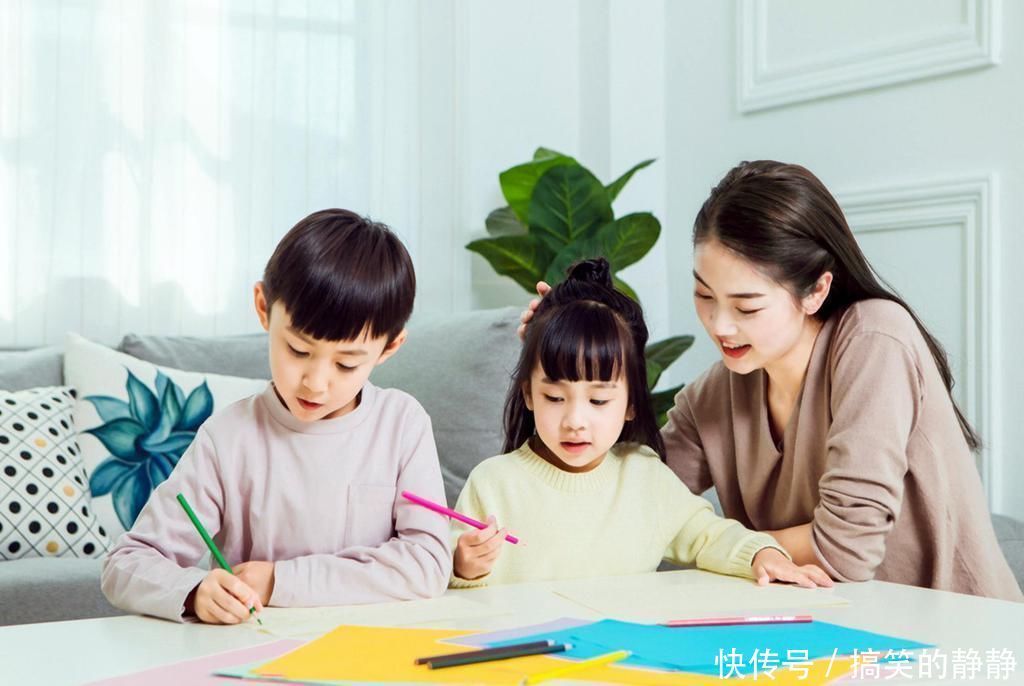 二胎家庭|啥叫“一物降一物”?在老人面前耍赖皮的妹妹,看到姐姐立马怂了