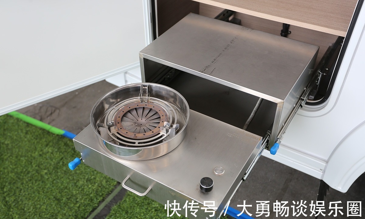 电磁炉|美景美家卡居一号发布,平头大额头房车,通舱设计是亮点