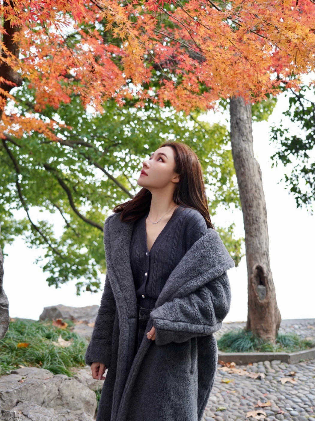 吊带裙 泰迪熊外套搭什么下装最好看,码住这几款,秒变精致时髦精