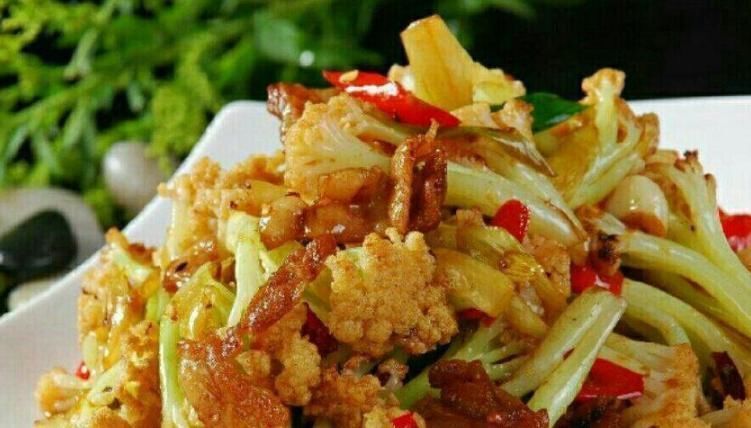 焯水|炒花菜，直接炒还是先焯水？都错了，大厨教你一招，花菜又香又脆