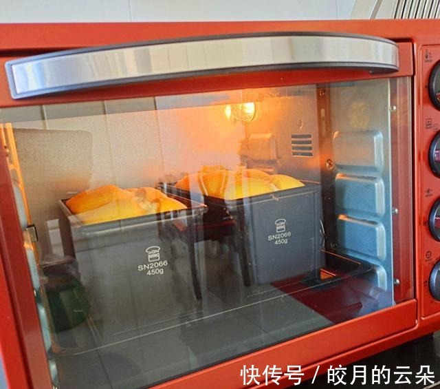 南瓜皇冠吐司，组织拉丝，蓬松绵软！