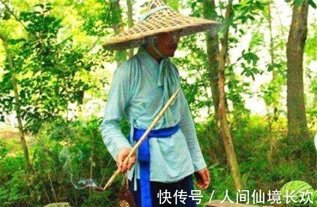 侍卫们$乾隆在路边吃瓜,说瓜农的瓜很甜,拐弯没走多远突然下令处死瓜农