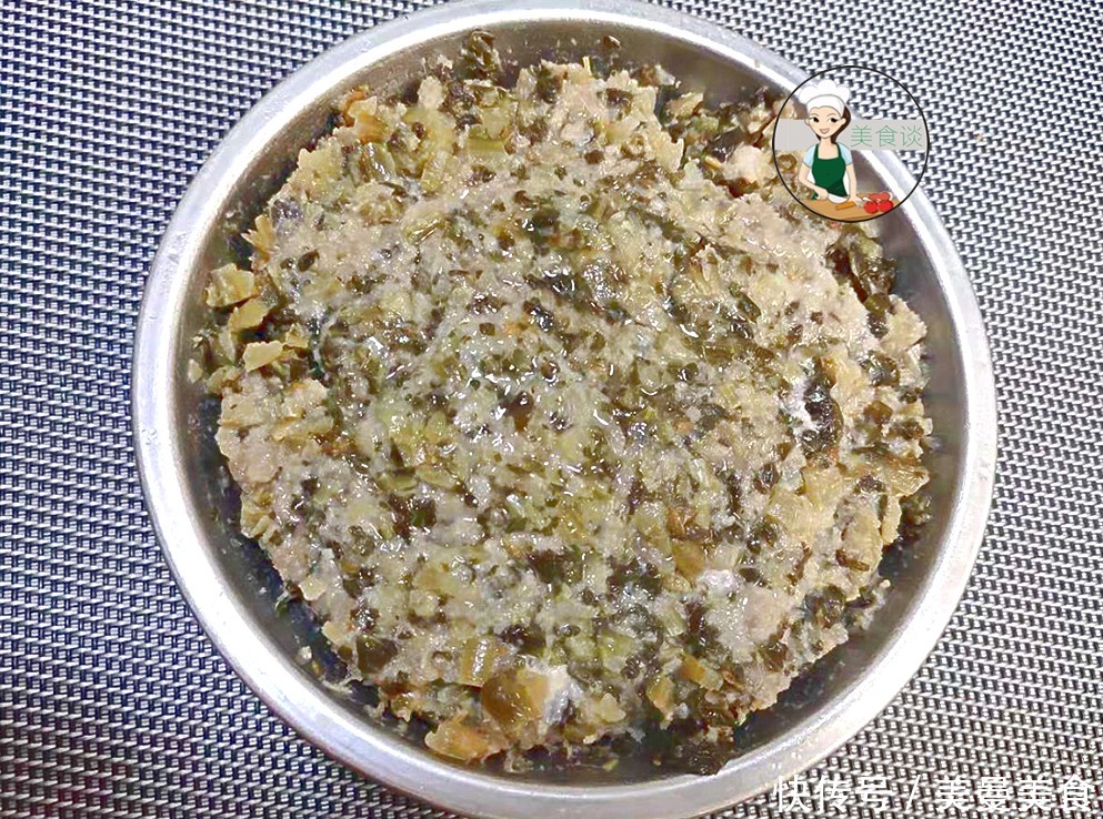  冷天，此菜蒸一蒸，10分钟就上桌，隔三差五蒸一盘，鲜香到流口水