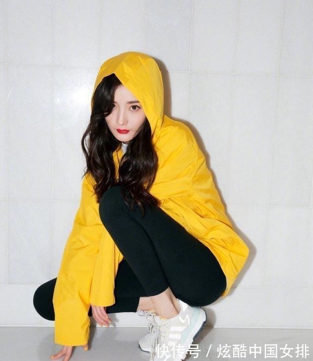 牛油果绿 奔五的女人,不要总穿黑白灰,多穿这3个“高级色”,非常显气质!