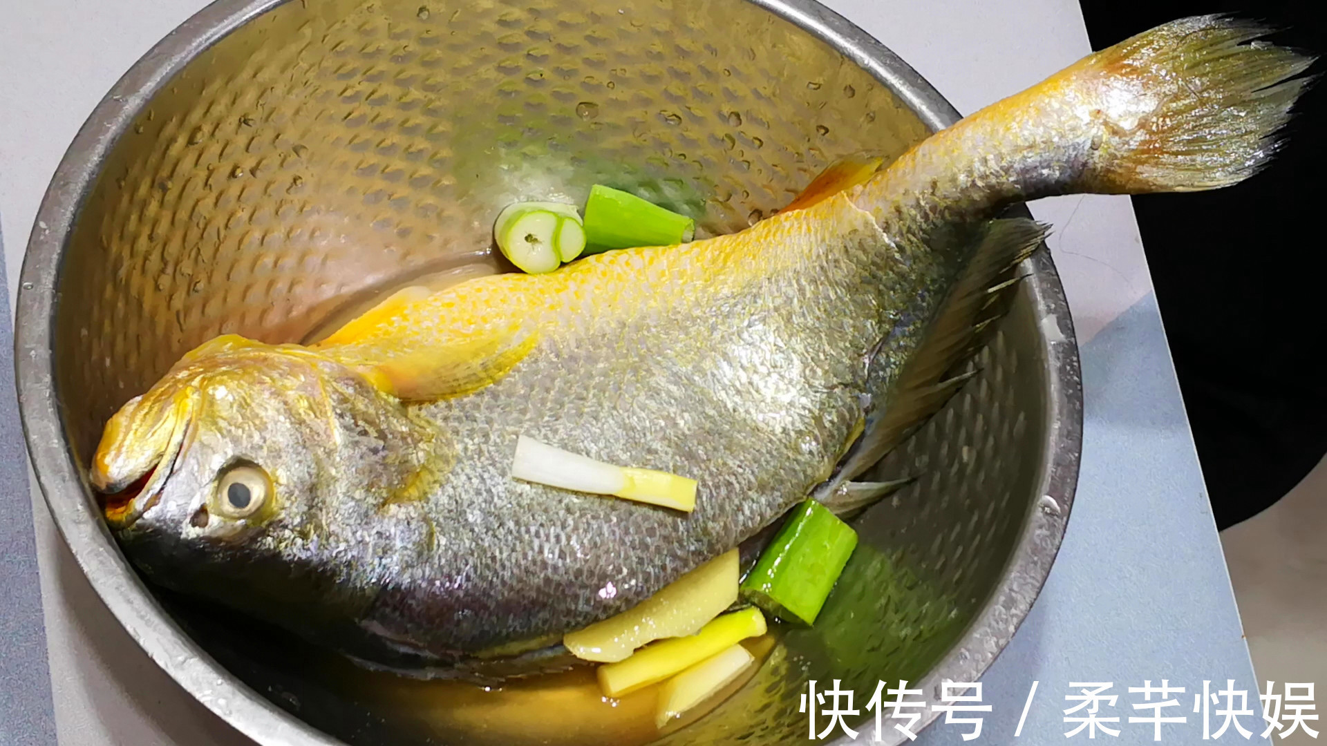 腥气|为什么饭店的清蒸鱼又鲜又嫩还不腥气看20年资深大厨怎么做