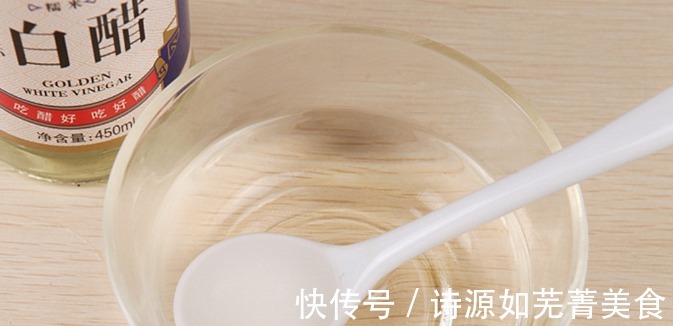 炖猪蹄有讲究，掌握“1个技巧”，猪蹄炖得软烂不腥，香味浓郁！