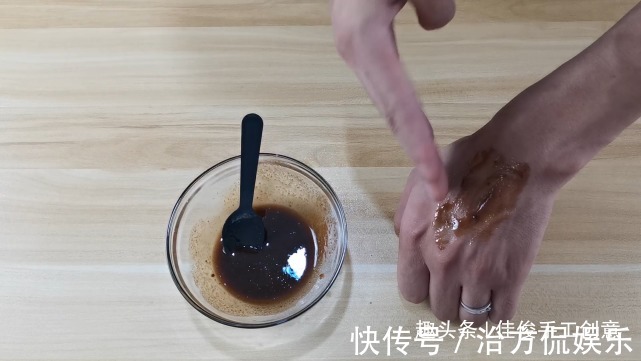 混合|蜂蜜加上小苏打混合一起用，聪明的女士都喜欢，解决很大的难题！