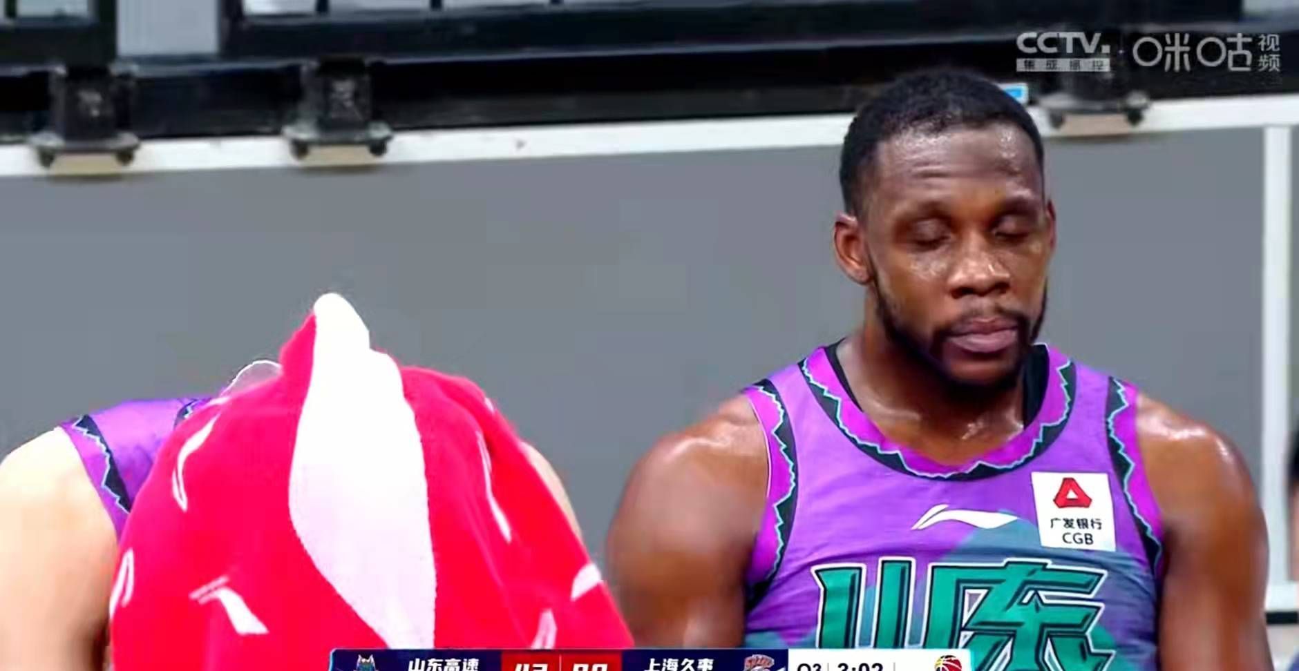 徐长锁|首节被轰34-1!山东男篮半场仅得29分,名嘴杨毅解说时都笑出了声