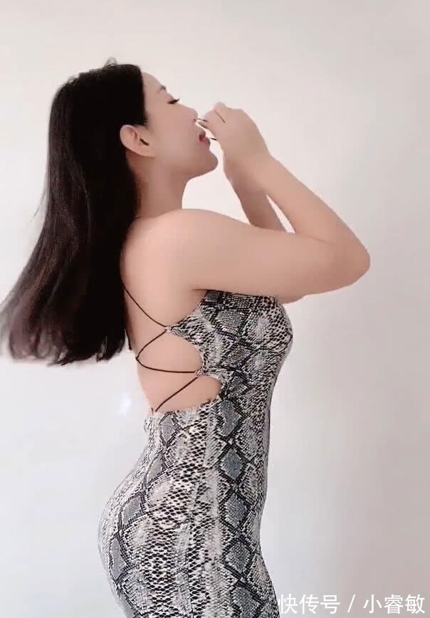 健身|与包臀裙搭配的健身美女,映衬出极品“腰身比例”!