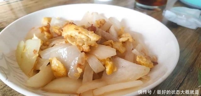 营养美味的早餐，圆葱炒鸡蛋营养丰富，味道鲜美，特别好吃