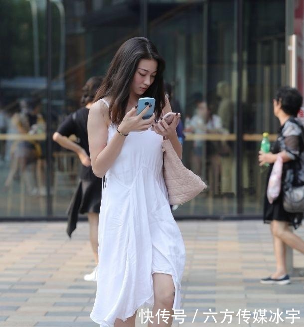 白色|白裙飘飘美女驾到,浪漫的白色吊带裙穿出女性温柔气质!