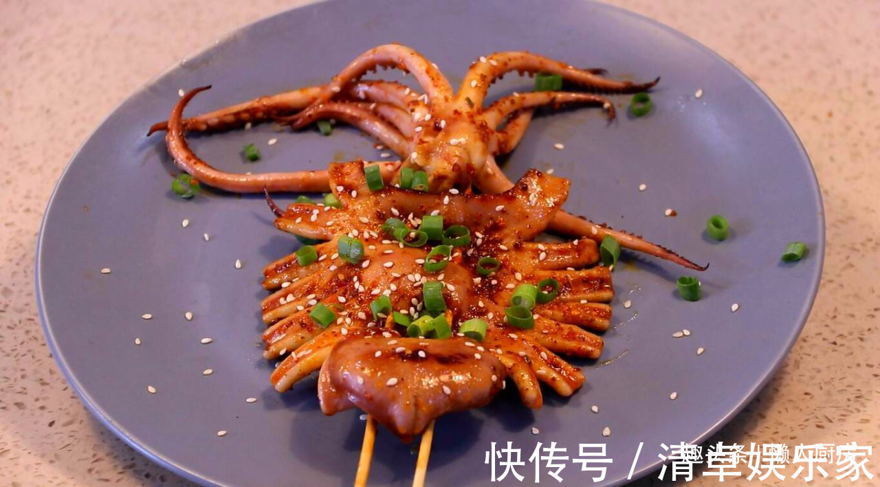 清洗干净|夏天,鱿鱼别白灼着吃了,教你烤鱿鱼的详细做法,配啤酒太爽了