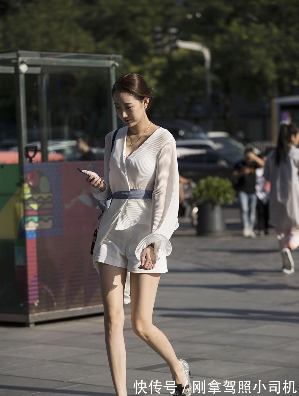 天女下凡 姑娘这件衣服也太有特点了吧, 您是天女下凡吗!