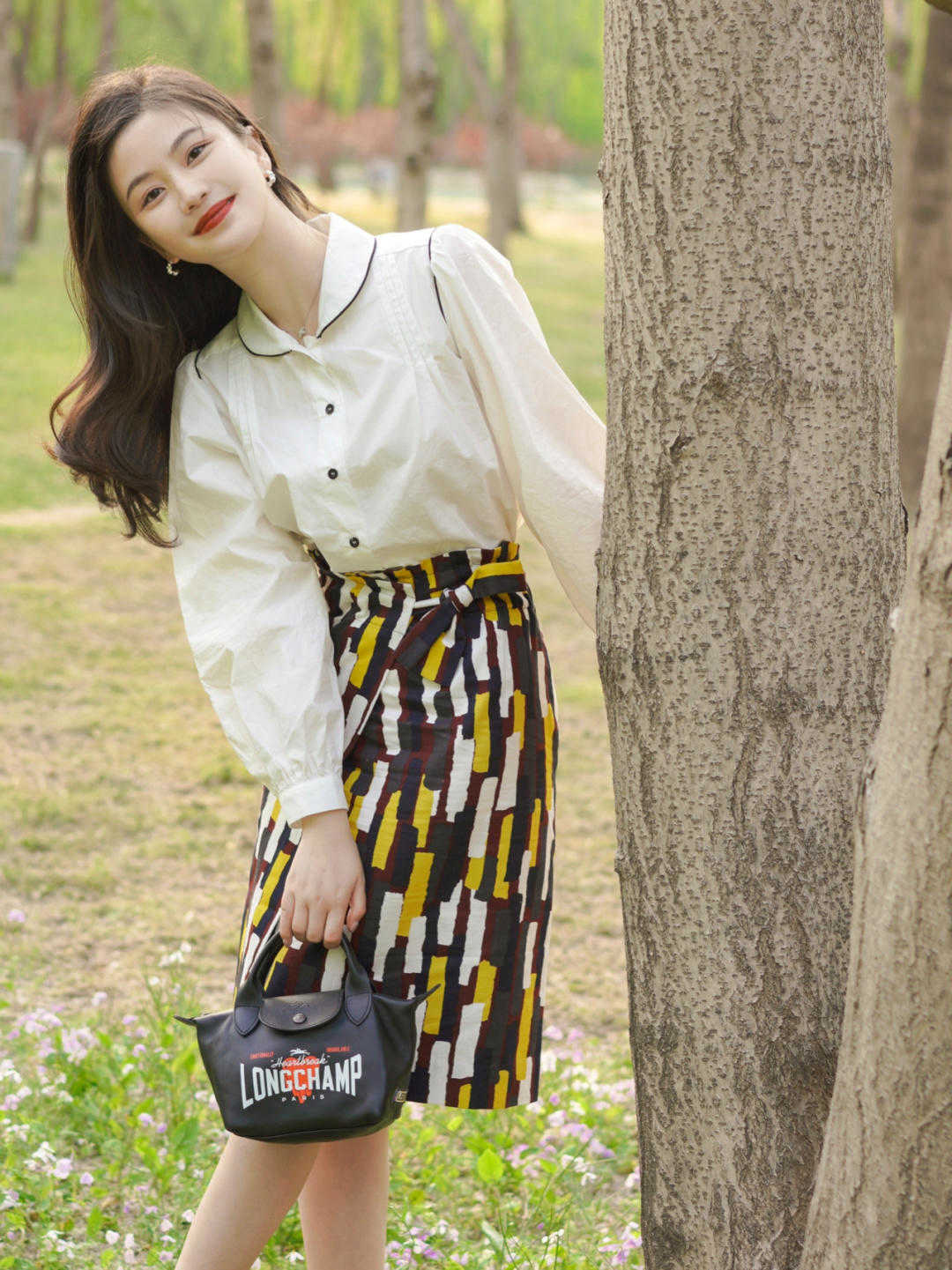 半身裙 为何你穿衣土气?衬衫搭半身裙或者牛仔裤优雅时髦,适合普通女生