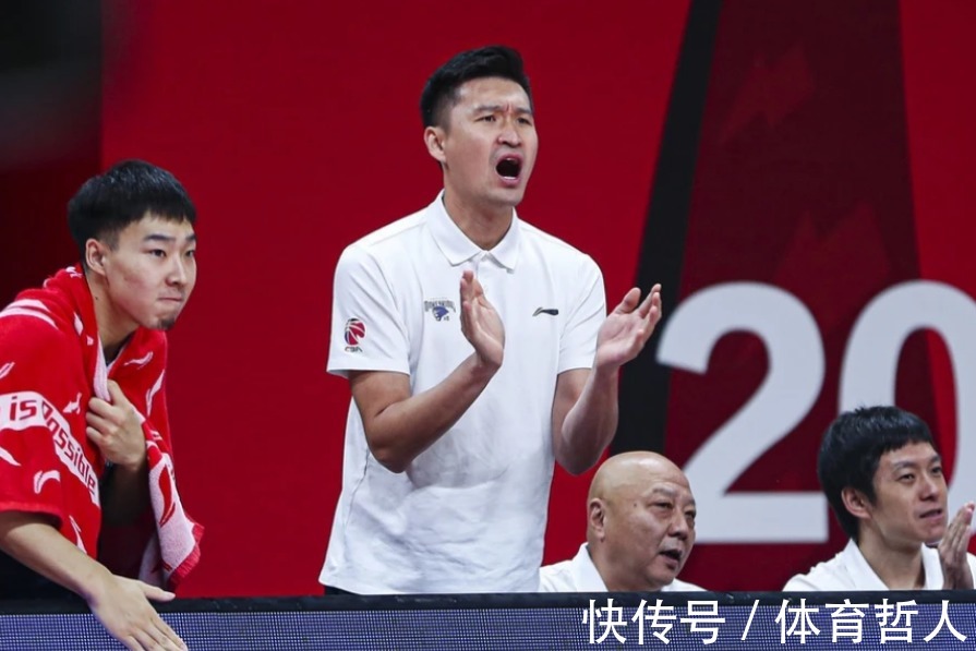 下课|1胜27负!2个赛季引进21名球员成为笑柄,曝CBA网红经理下课
